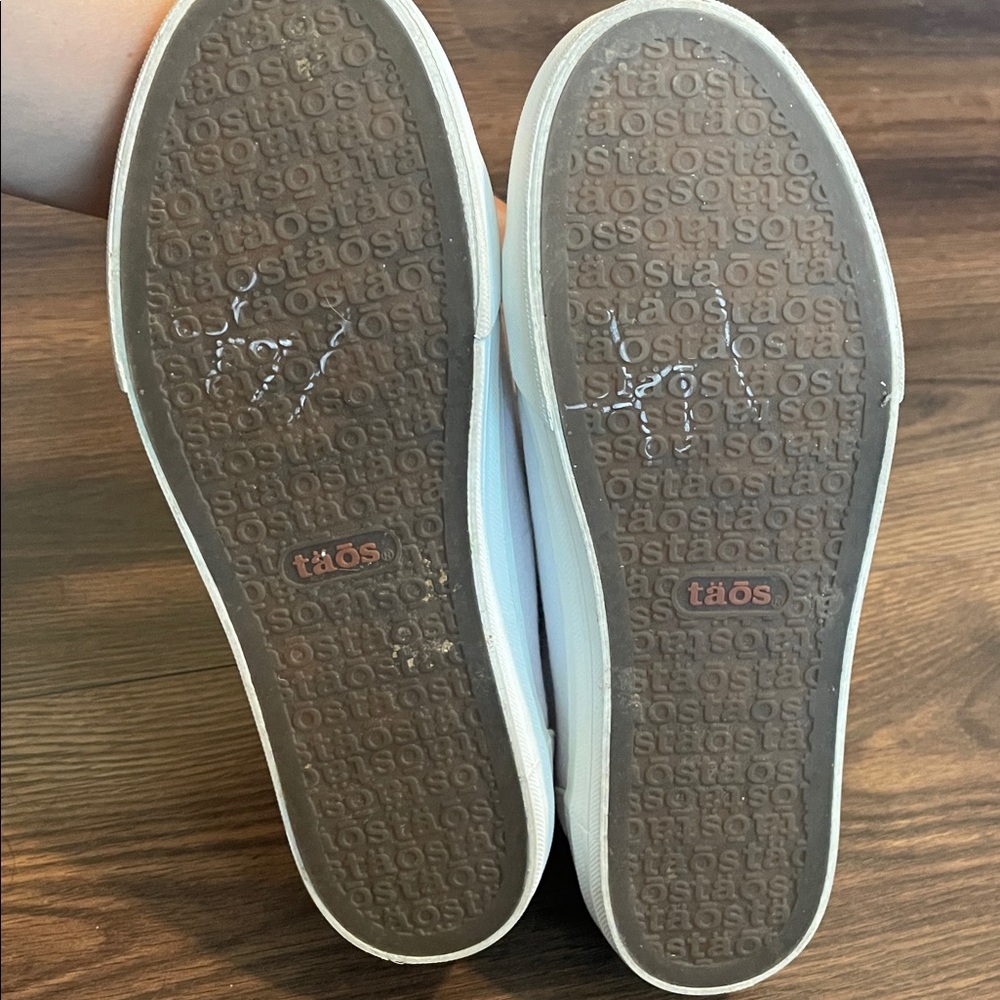 Taos White Canvas Low-Top Sneakers - Picture 3 of 5